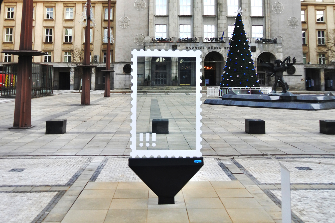 City Glass, nový model městského poutače navržený pro firmu SeePOINT. Prototyp je instalován před radnicí na Prokešově náměstí v Ostravě.
